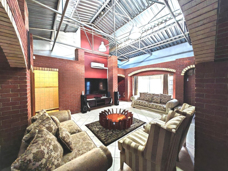 5 Bedroom Property for Sale in Fichardt Park Free State